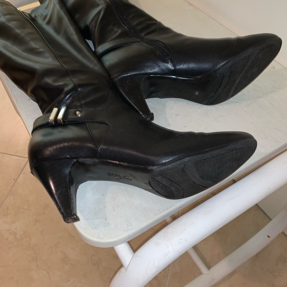 Boots - Picture 4 of 4
